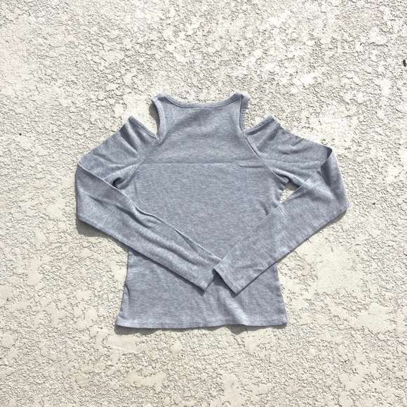 HOST PICK 🎉 H&M Divided Ribbed Open Shoulder Top - Picture 4 of 7